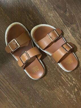 Women’s Double-Buckle Slide Sandals in Tan
